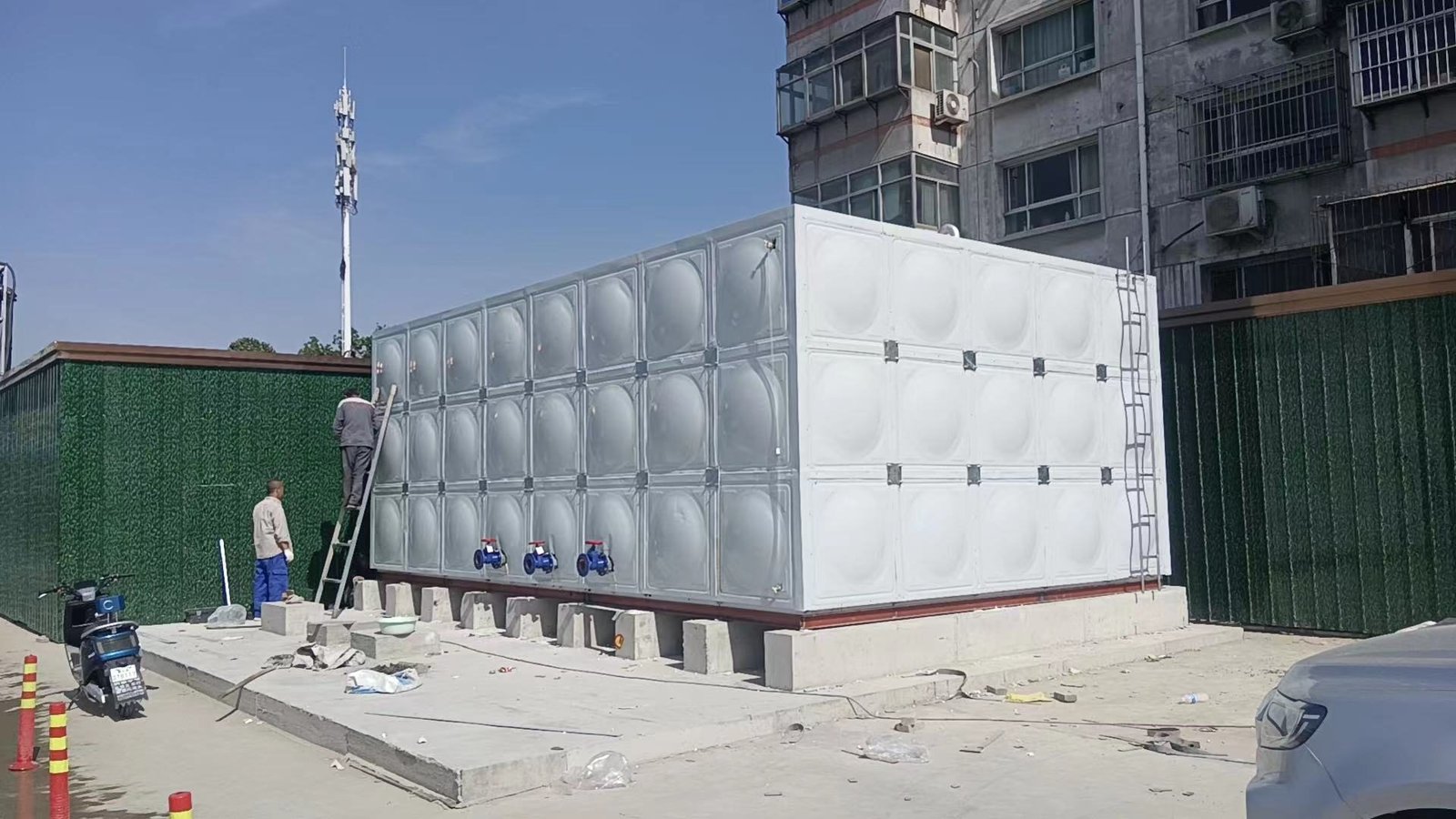 Insulated GRP water tank