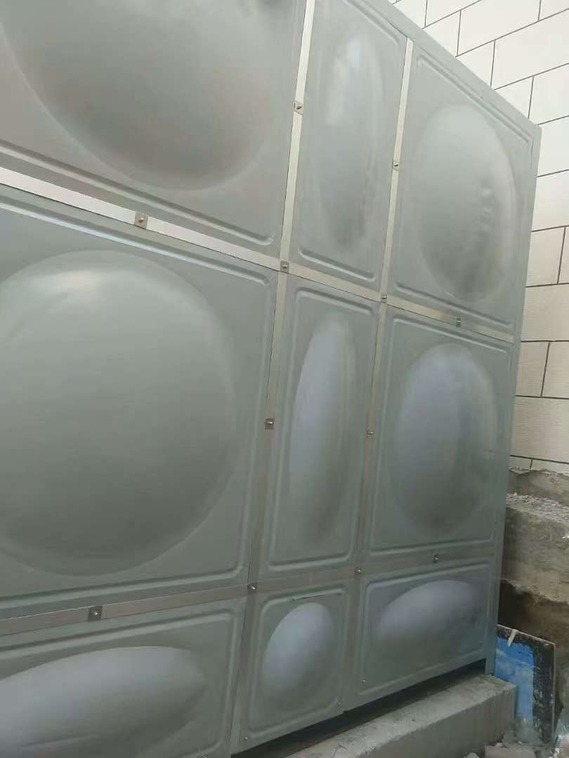 Insulated stainless steel tank construction and thermal insulation