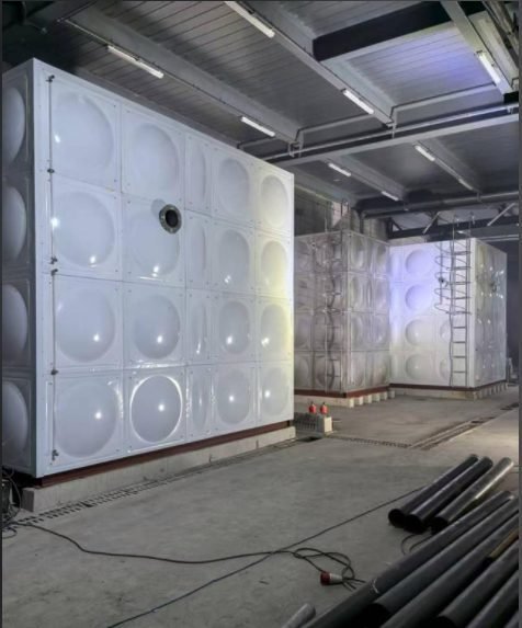 Insulated stainless steel water tank