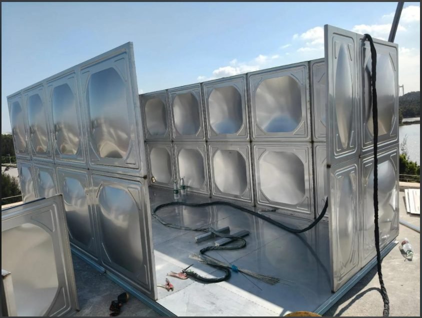 Welded stainless steel tank for potable water storage
