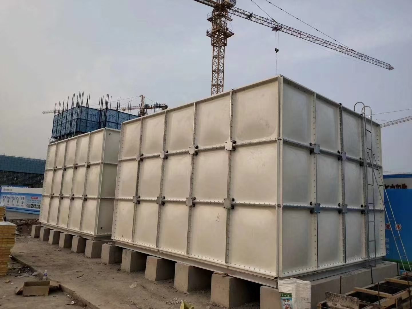 Modular GRP water tank with glass-reinforced plastic panels