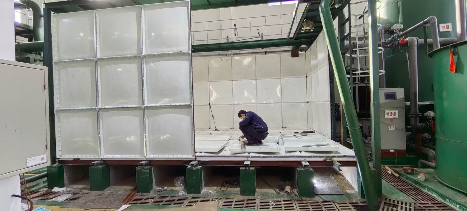 On-site installation of a modular GRP water tank