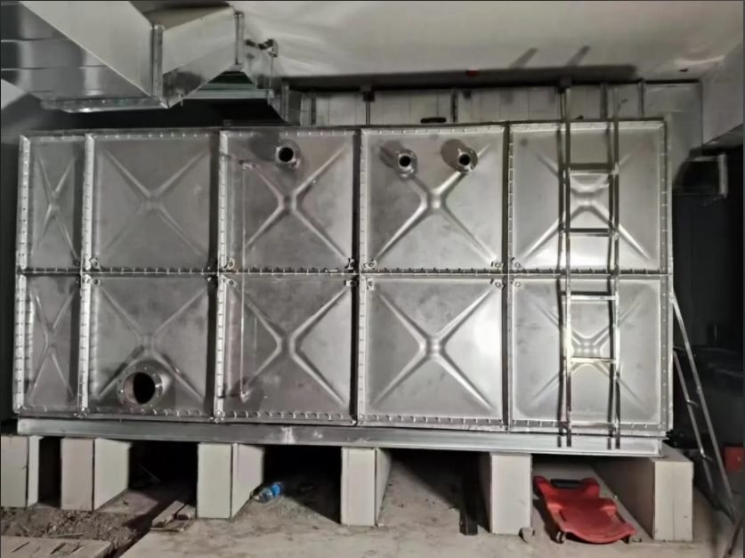 Stainless steel bolted tank for potable water storage