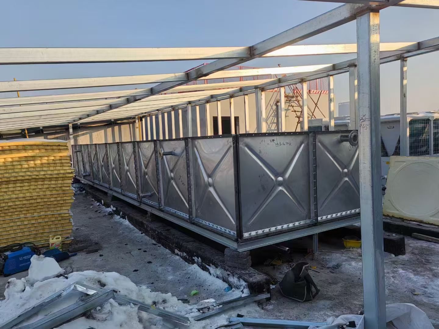 Stainless steel tank for hospitals hotels and public facilities